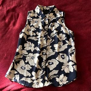 Banana Republic sleeveless floral print blouse. SP